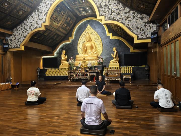Latihan Meditasi Bersama setiap hari Selasa di Vihara Dhammadipa Surabaya