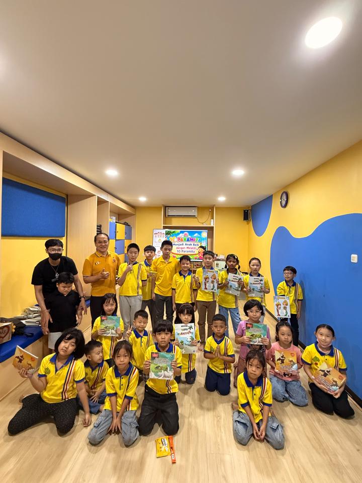Dhammadesana puja bakti sunskul Vihara Dhammadipa Surabaya
