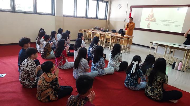 Kegiatan Rohani Pelajar SMA Nation Star Academy Surabaya