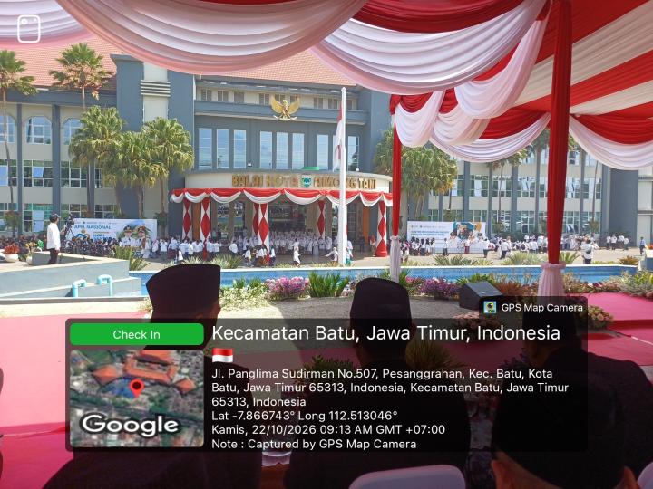 Mengikuti Upacara Hari Santri