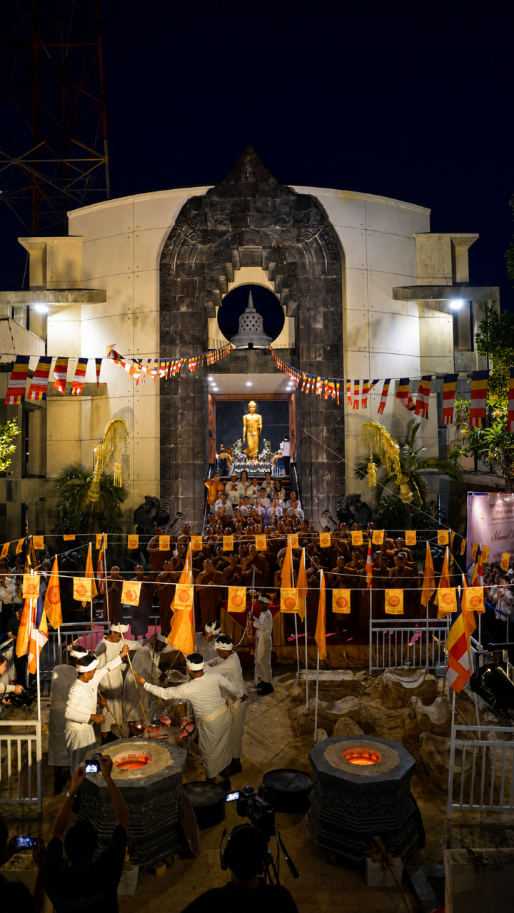 Upacara Pengecoran Kelima Bagian Rupang Buddha Nusantara