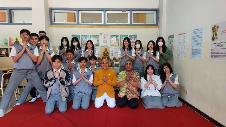 Kegiatan Rohani Pelajar SMA Nation Star Academy Surabaya