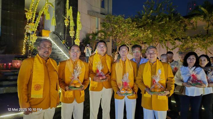 Perayaan Waisak di Vihara Dhamma Jaya Surabaya